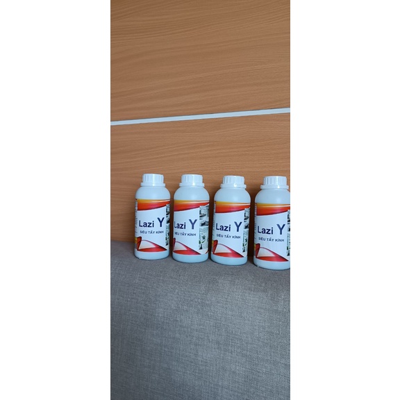 Nước tẩy vách kính phòng tắm , cửa kính, kính mặt bàn, vách kính bể cá...bị ố, mốc, cặn canxi...LAZI Y 500ml