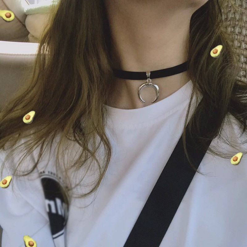 Vòng cổ choker mặt hình trăng khuyết phong cách cổ điển cá tính cho nữ