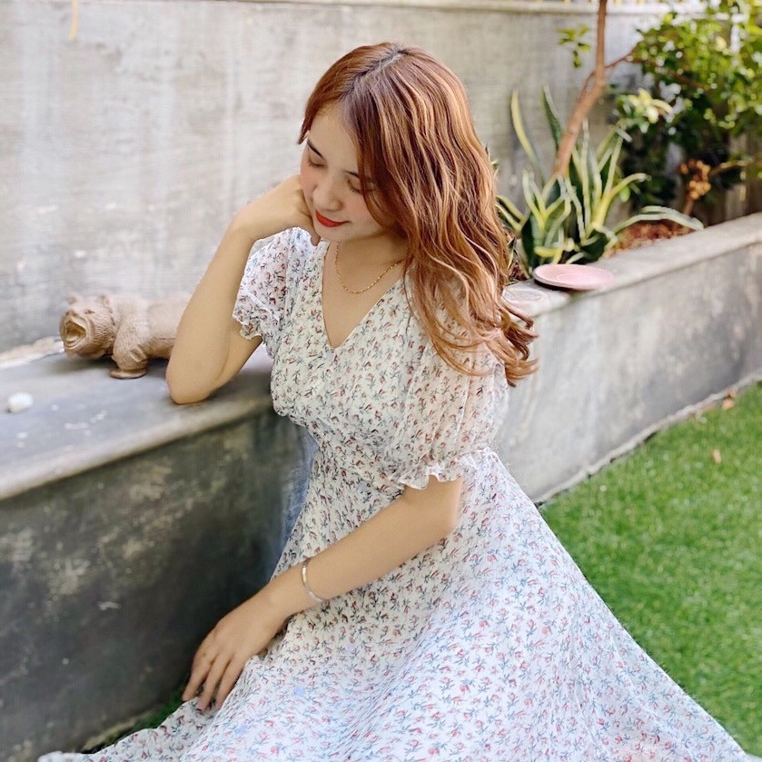 Đầm Maxi ngắn hoạ tiết hoa nhí, cổ V xịn xò, xinh ngất ngây | BigBuy360 - bigbuy360.vn