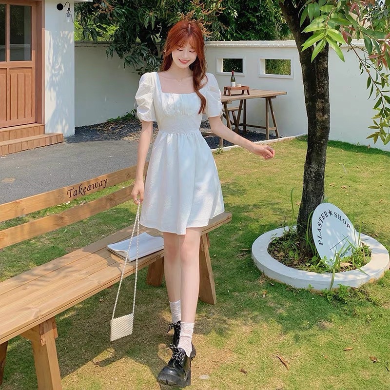 ĐẦM GẤM XỐP CỔ VUÔNG GỢN SÓNG KHOÉT LƯNG