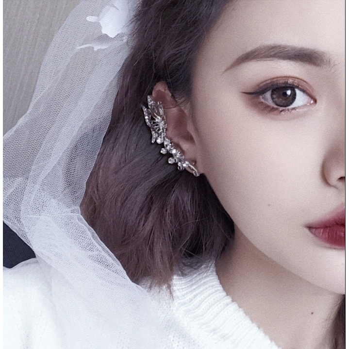 Khuyên Vành Tai Hình Bướm Đính Đá Xinh Xắn