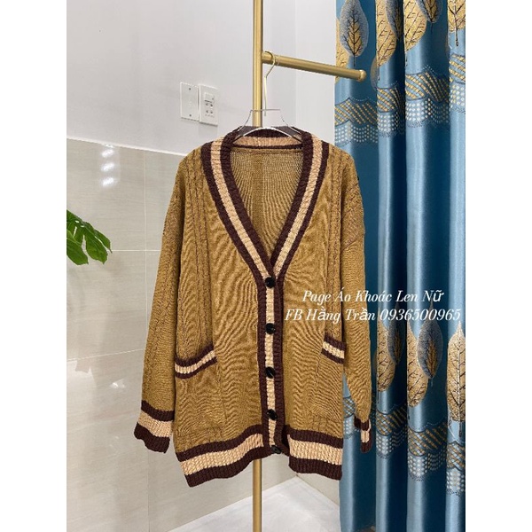 Áo khoác cardigan cổ tim viền from rộng len mềm.