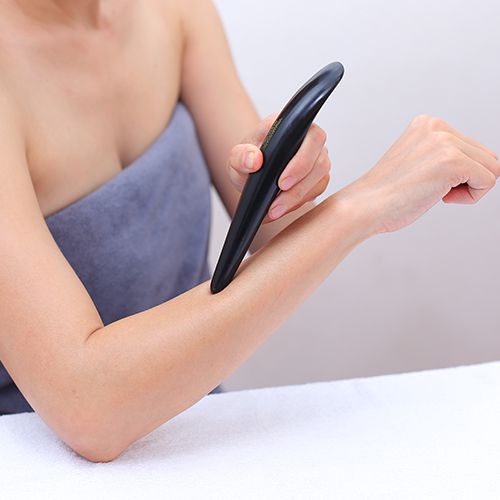 Cây Cạo Gió - Day Ấn Huyệt Bằng Sừng Trâu