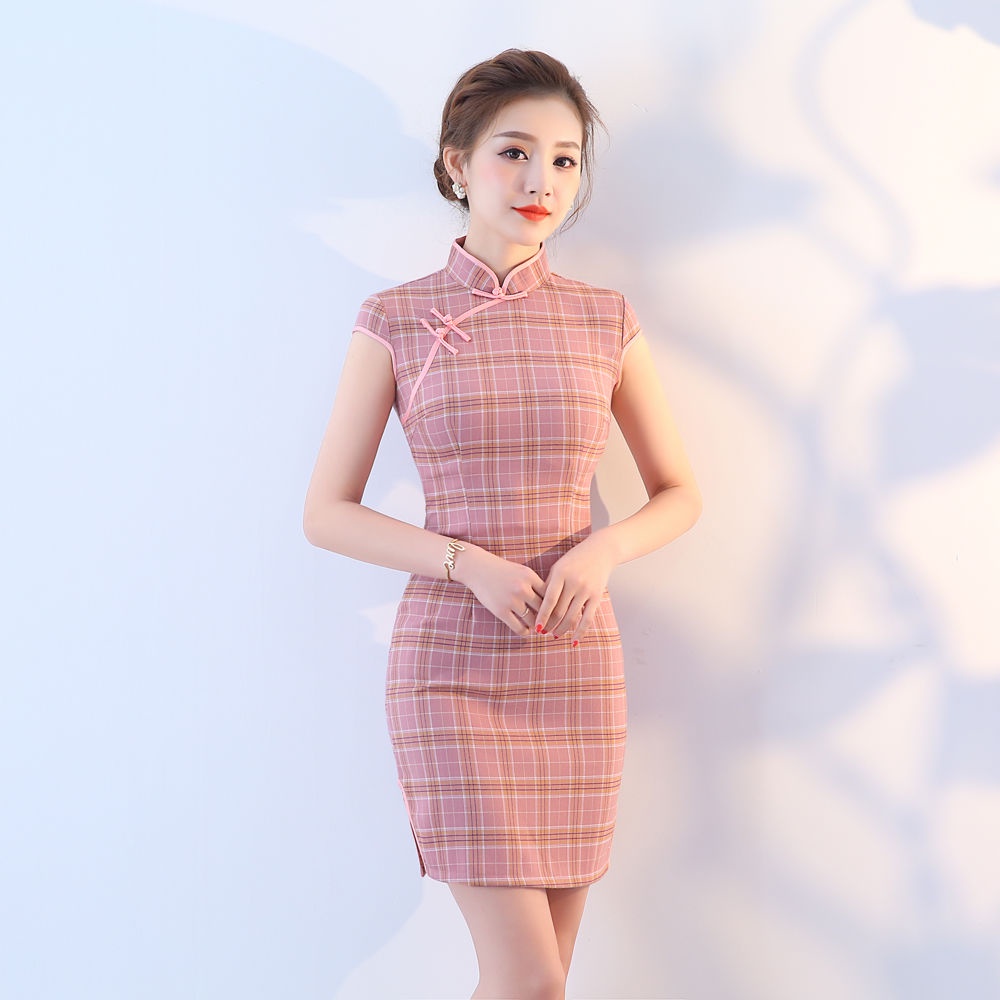 Sườn xám cách tân xẻ tà thiết kế mới phong cách Trung Hoa thời trang quyến rũ cho nữ