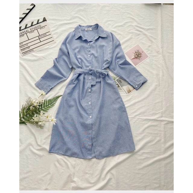 ĐẦM SƠ MI XANH KẺ SỌC TAY DÀI BUỘC DÂY NƠ EO, HÌNH THẬT SHOP CHỤP SÀN, CHẤT VẢI ĐẸP, PHONG CÁCH TRẺ TRUNG XINH