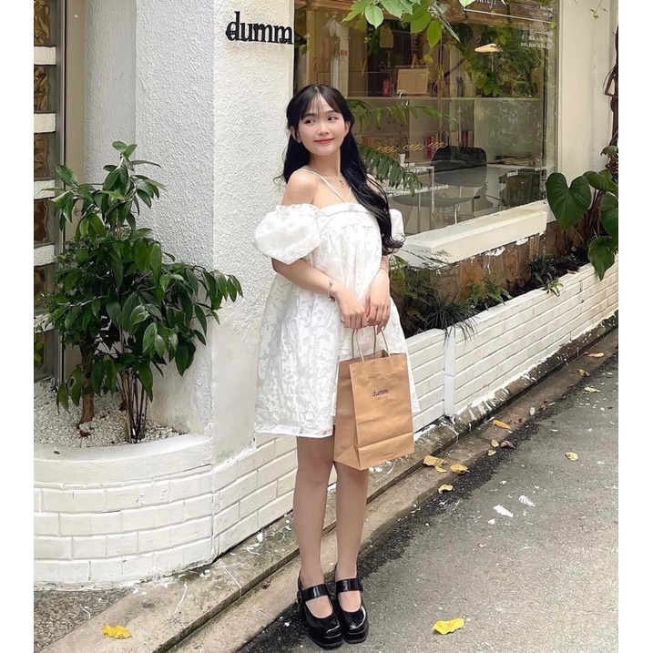 Váy babydoll chất kim sa hoa nổi trễ vai dây yếm cúc ngọc tiểu thư Phong cách Hàn Quốc (TTA141)