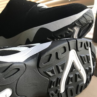 Giày sneaker nữ đen