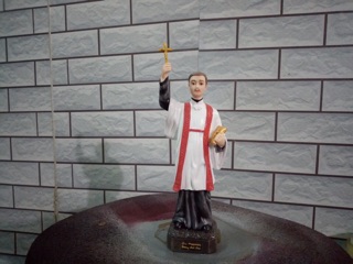 42. Tượng Cha Diệp gốm sứ