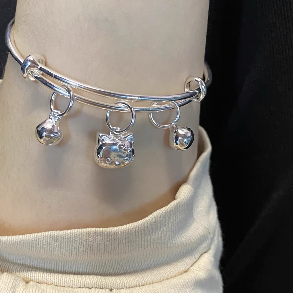 Sanrio Vòng Đeo Tay Gắn Chuông Họa Tiết Chú Chó Kuromi Đáng Yêu Cho Nữ
