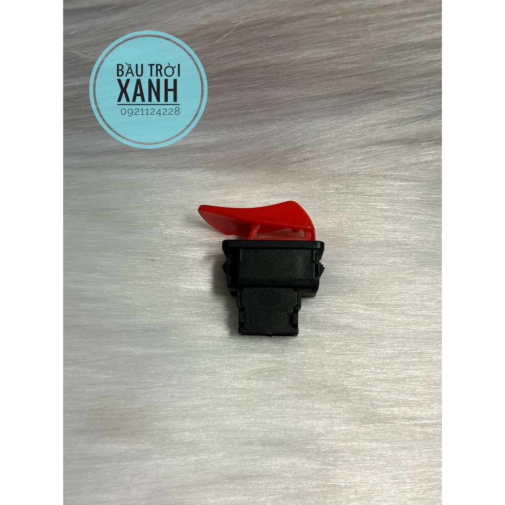 Nút đề màu đỏ xe máy