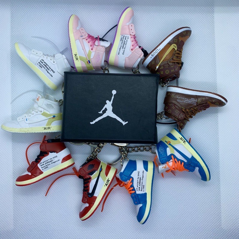 Móc khoá mô hình giầy sneaker 3D Air Jordan &quot;Off-White&quot; tỉ lệ 1:6
