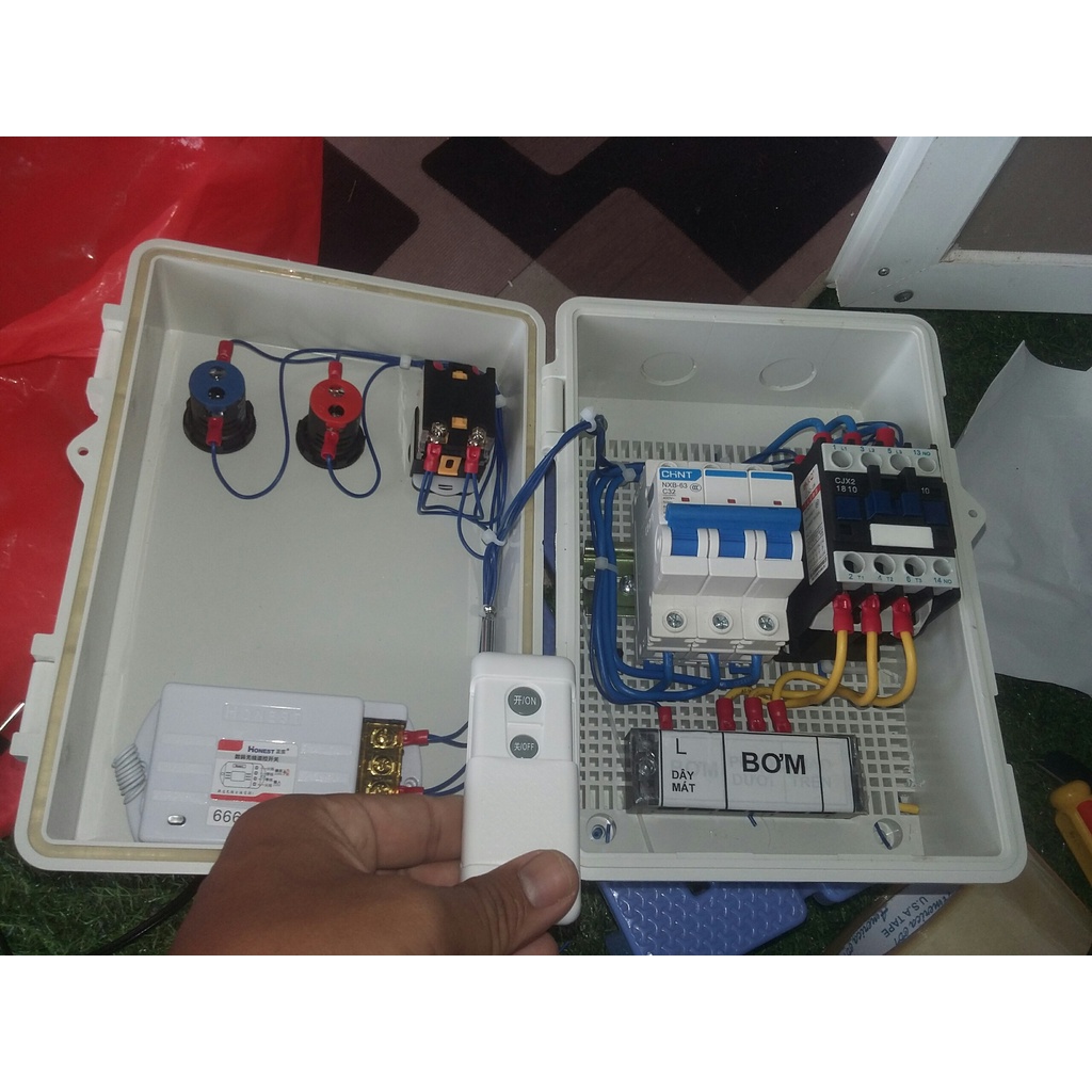Tủ điện điều khiểnbật tắt  từ xa máy rữa xe 3 pha