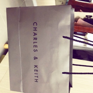 Giỏ xách Charles & keith màu hồng