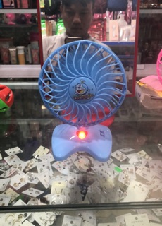 Quạt chạy pin con thỏ