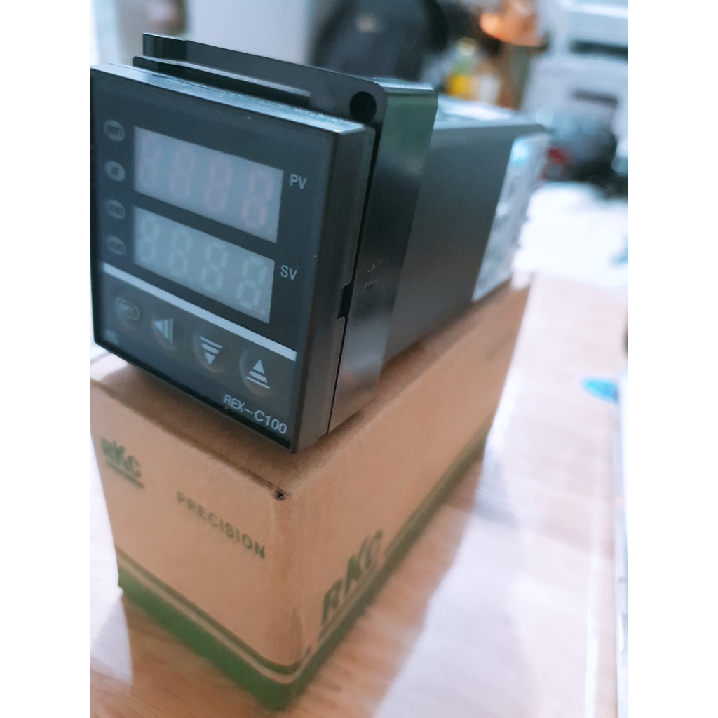 Đồng hồ nhiệt độ / bộ điều khiển nhiệt độ RKC REX-C100 đầu ra Relay và SSR