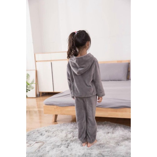 Bộ Đồ Ngủ Vải Nhung San Hô Ấm Áp Xinh Xắn Cho Bé