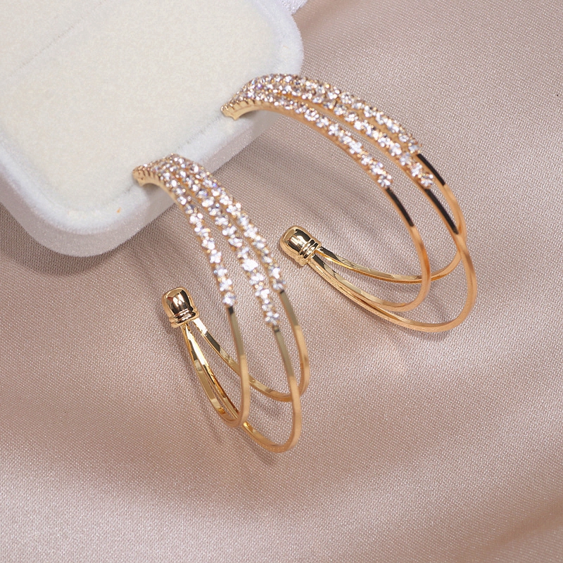 Bông tai thời trang