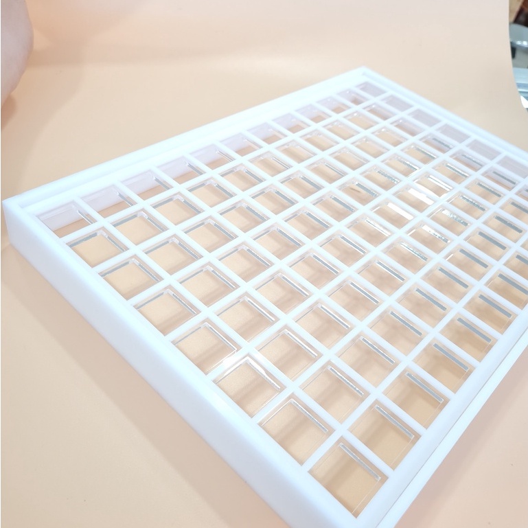 MÂM TRƯNG BÀY BÔNG TAI