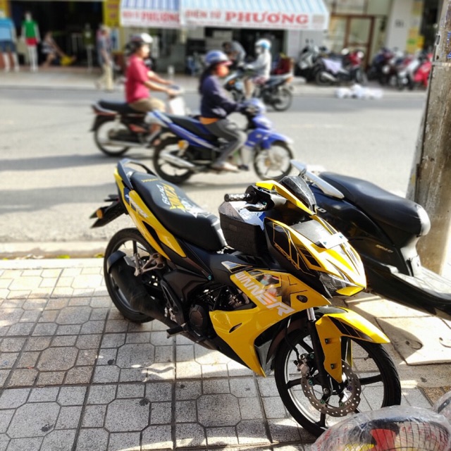 Tem rời Winner X Vàng Đen