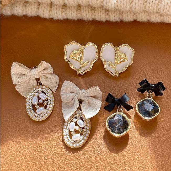 Đôi Khuyên Tai Ngọc Trai Thời Trang Hàn Quốc Năm 2023 Dành Cho Nữ