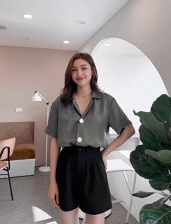 Croptop lụa nút cài trắng_ZIEL
