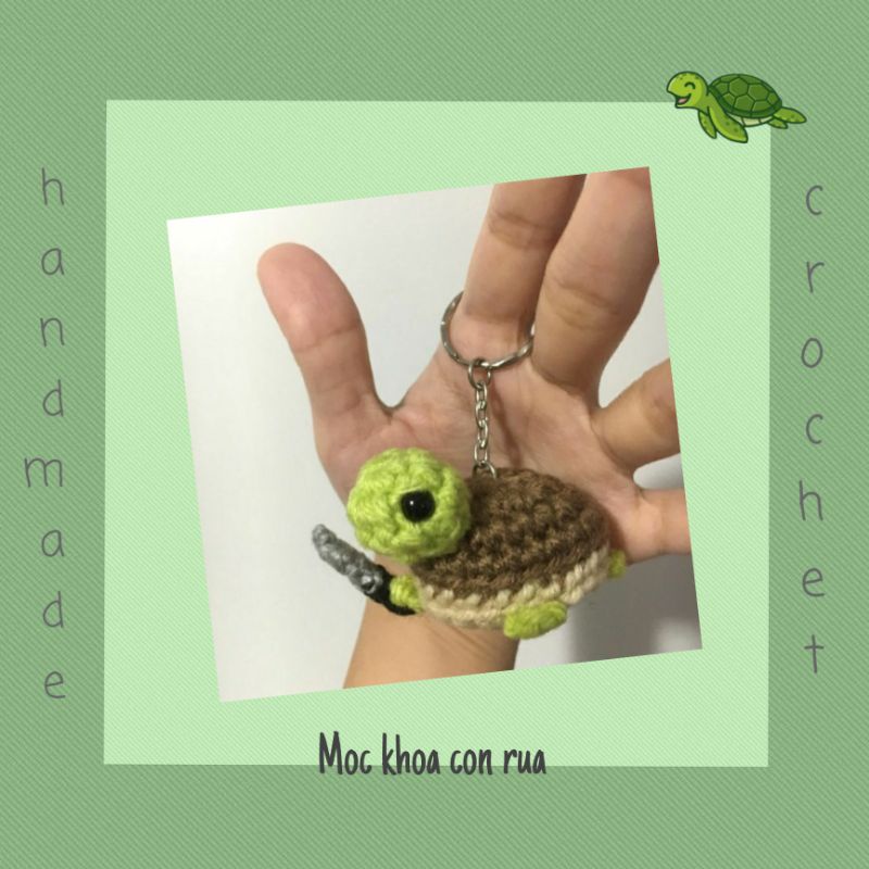 Móc khóa con rùa cầm dao bằng len handmade