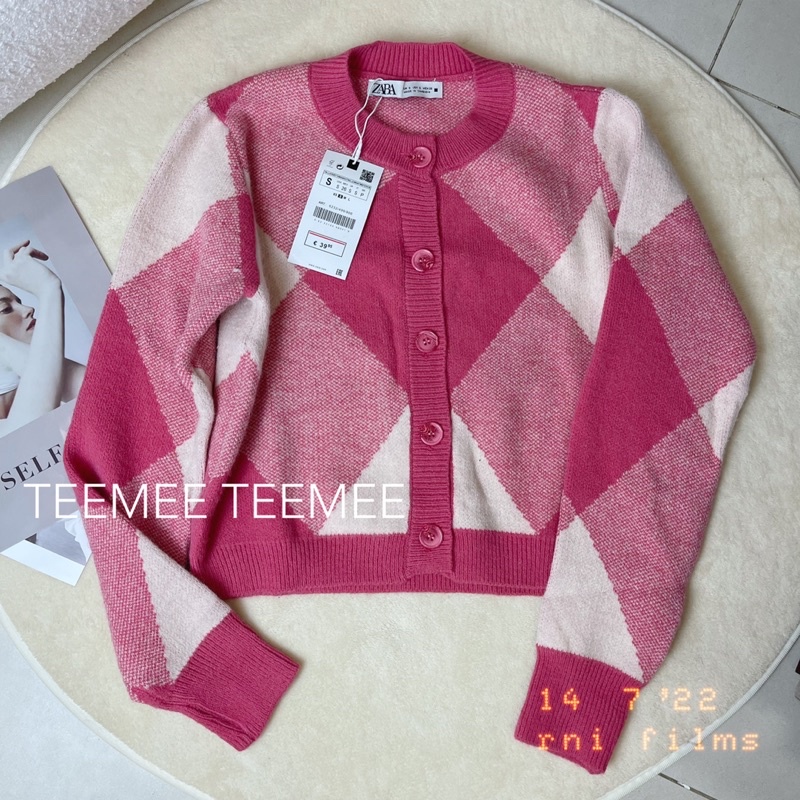Cardigan len dệt kim hoạ tiết hình thoi hồng