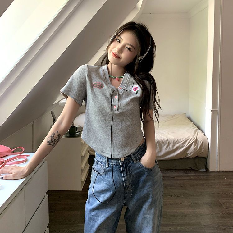 áo croptop thun ngắn tay cổ chữ v thêu họa tiết thời trang cho nữ