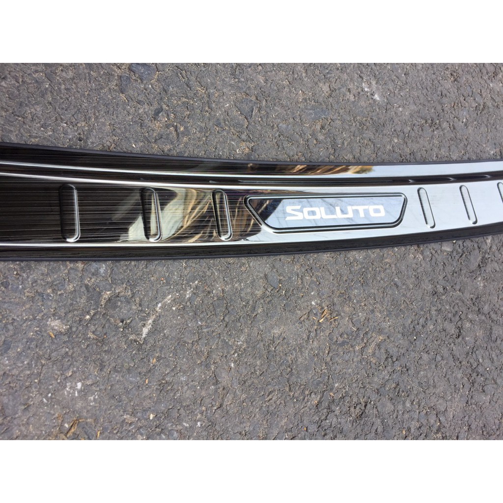 Ốp bậc cốp ngoài xe Soluto 2018-2019 2020 2021 2022 2023 - mẫu titan