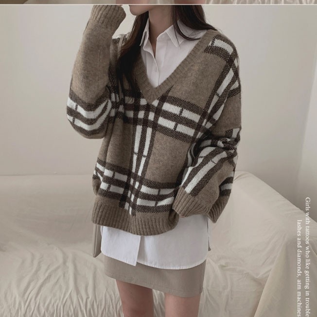 Áo Sweater Tay Dài Cổ Chữ V Kẻ Sọc Ca Rô Thời Trang 38399