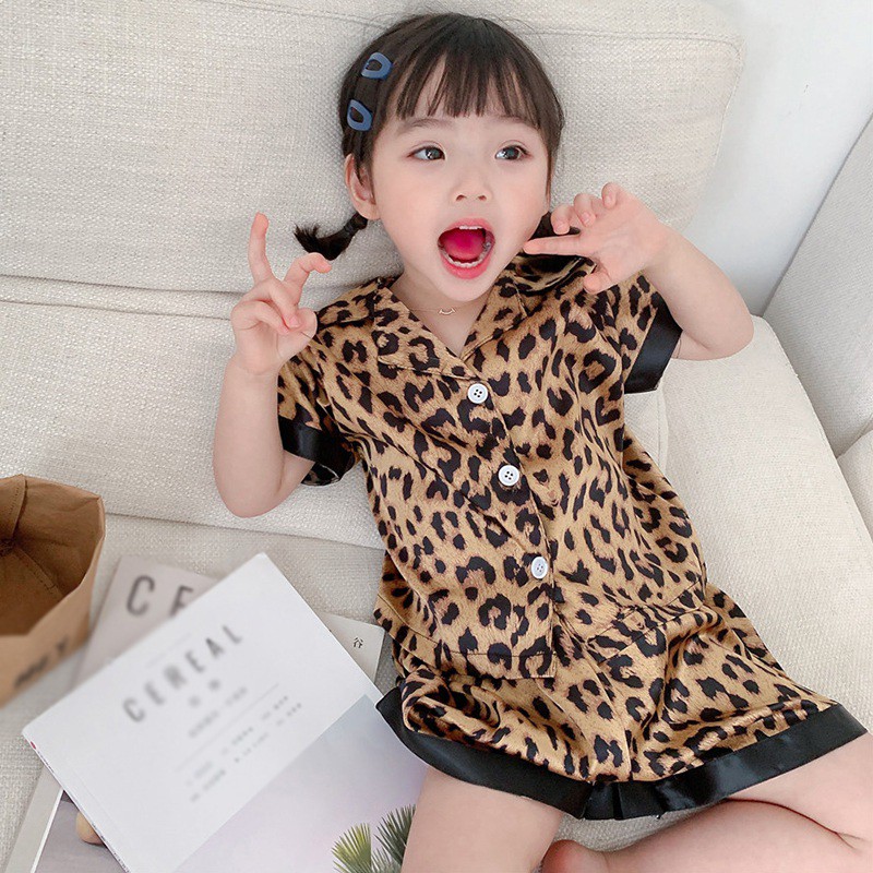 Bộ đồ ngủ họa tiết da báo phong cách Hàn Quốc xinh xắn cho nữ