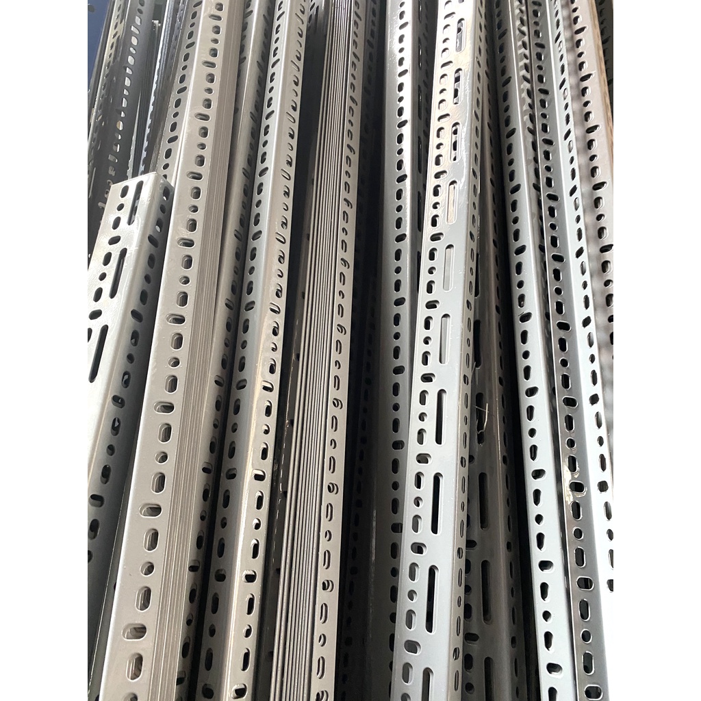 Thanh Sắt V Lỗ V3x5cm dày 2 ly - Dài 80cm