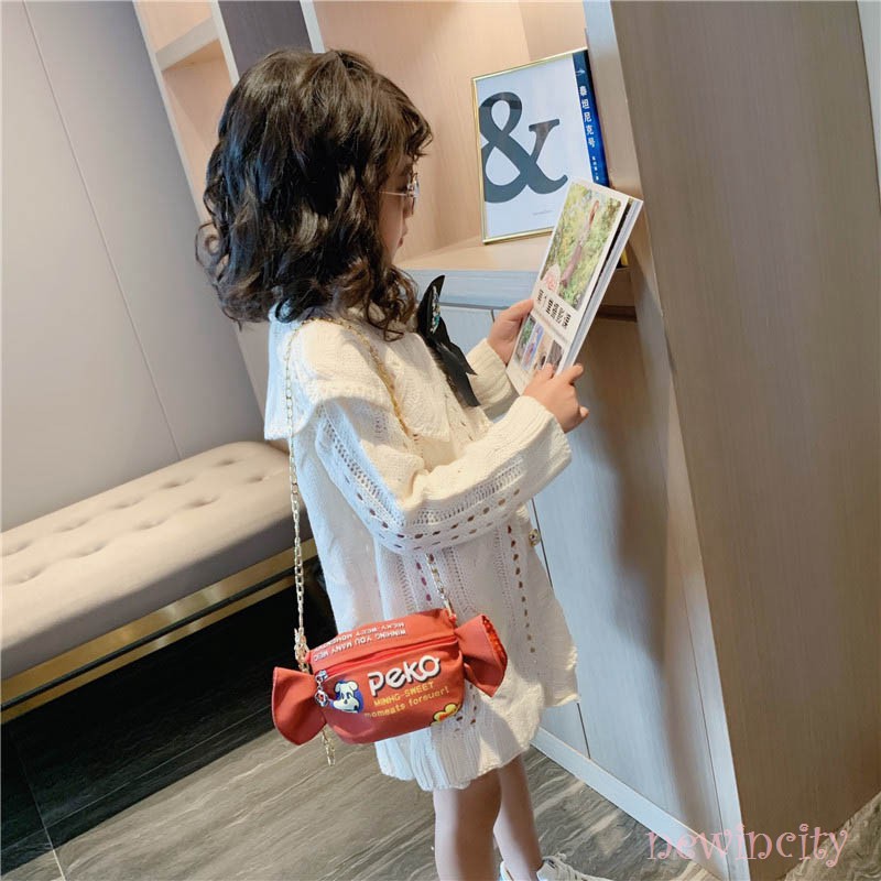 Túi đeo chéo phong cách hoạt hình năng động cho bé