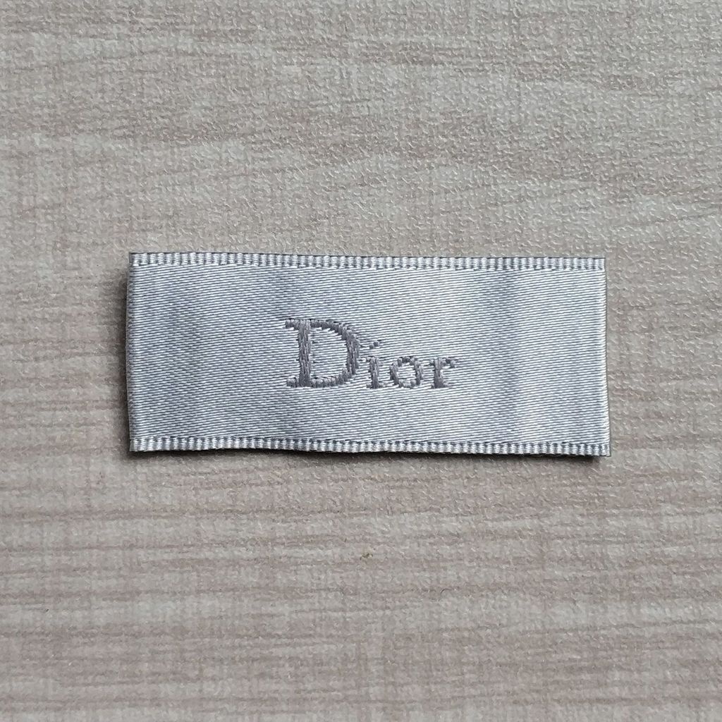 Nhãn Dán Quần Áo Hình Logo Thương Hiệu Đẹp Mắt Tiện Dụng