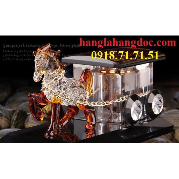 Ngựa kéo xe phong thủy, đựng nước hoa để bàn & xe ô tô sang trọng & ý nghĩa