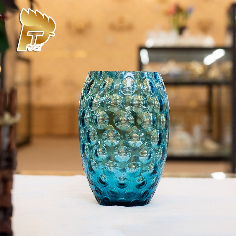 BÌNH HOA PHA LÊ MÀU XANH NHẠT DÀNH CHO NGƯỜI MỆNH THỦY CAO 20,5 CM