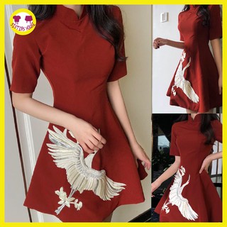 Đầm Nữ Đỏ Đô Bo Eo Dáng Xòe Thêu Họa Tiết Chim Hạc Trắng