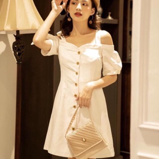 Đầm 2 dây trễ vai đính nút giữa