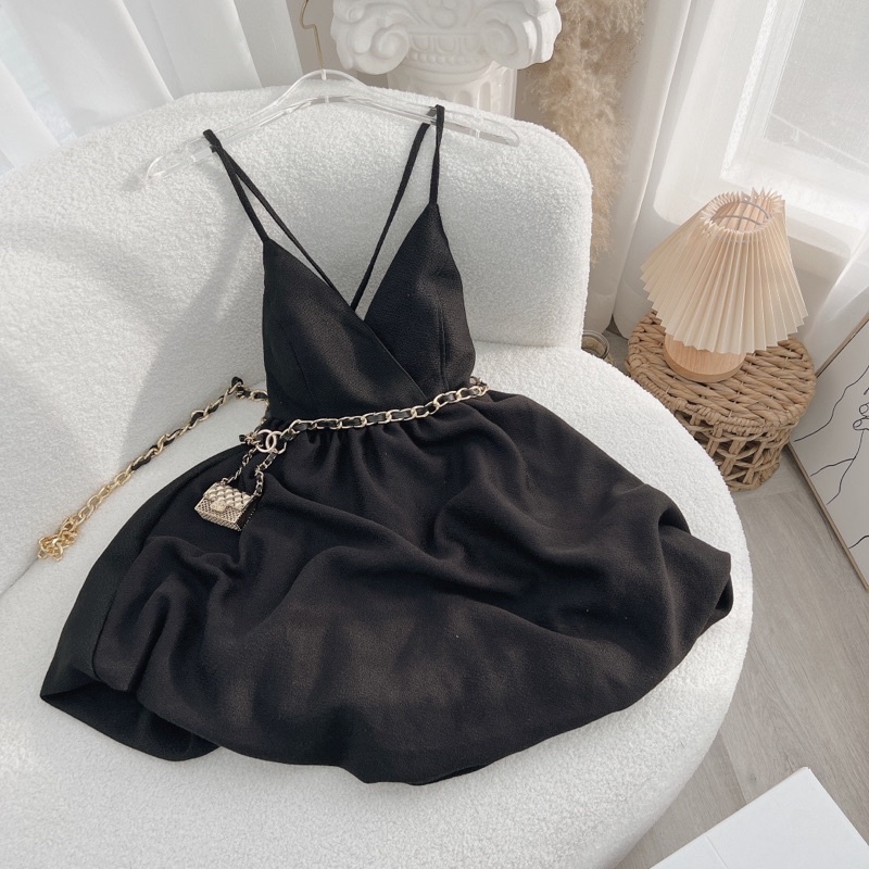 ĐẦM ĐEN HỞ LƯNG CHÉO NGỰC DÁNG BÍ 2 DÂY