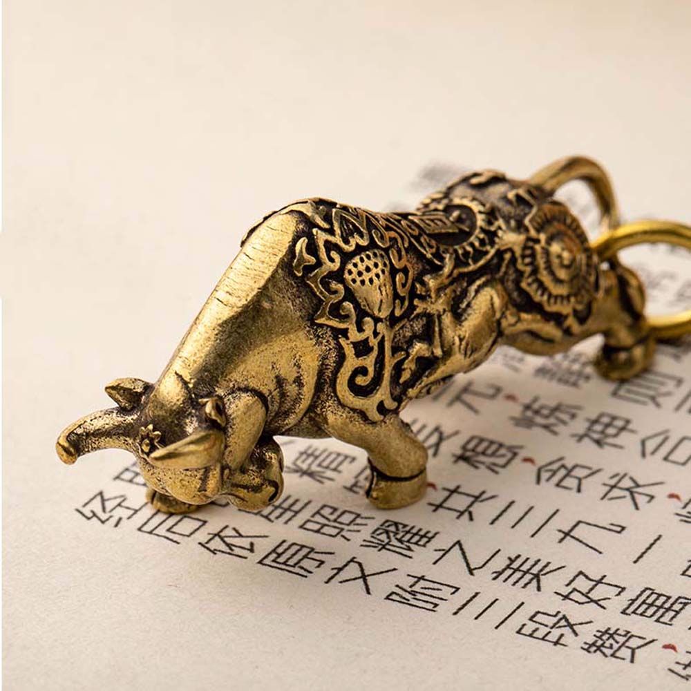 Móc khoá kim ngưu bằng đồng thau phong cách cổ điển thời trang