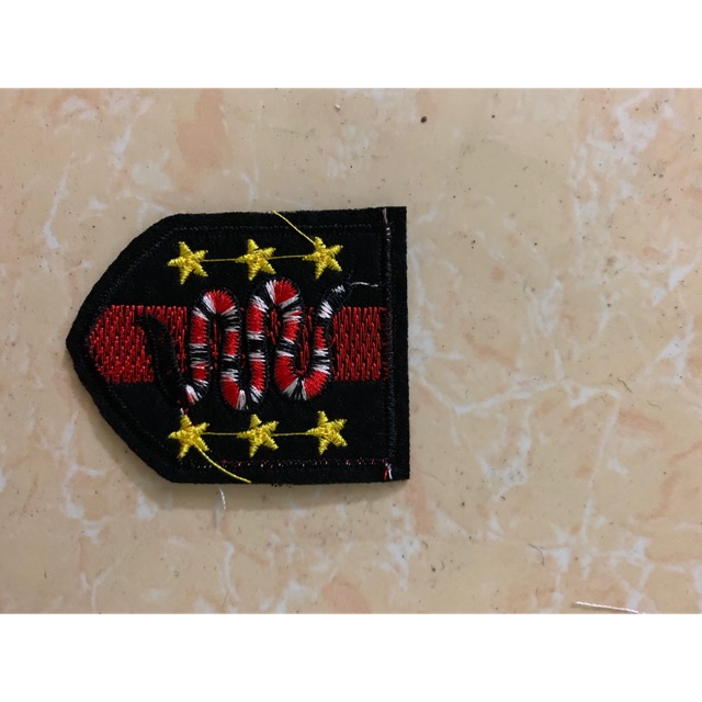 Sticker thêu logo rắn