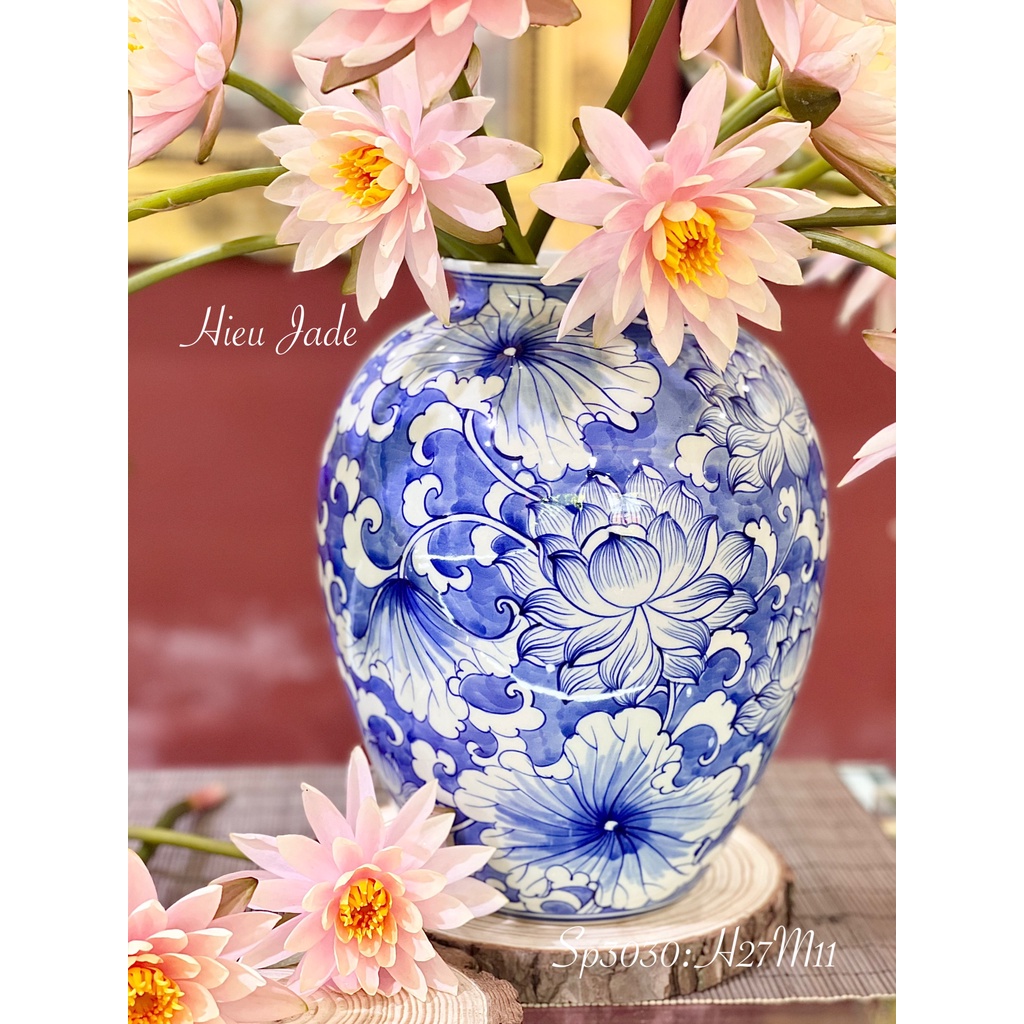 Bình hoa gốm Bát Tràng men lam vẽ tay thủ công hoa sen BH05 Hieu Jade Decor