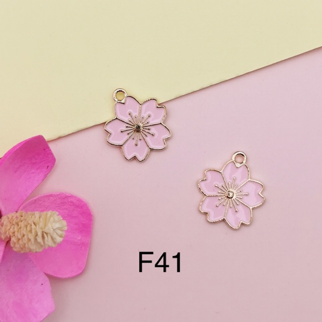 Charm kim loại hình hoa anh đào