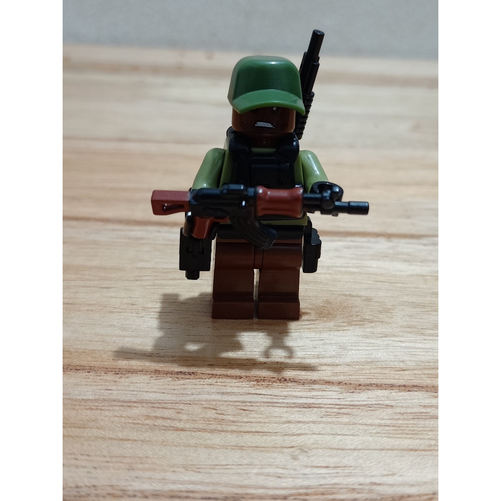 Mô hình nhân vật lego lính kèm trọn bộ mũ đai vũ khí chất liệu nhựa