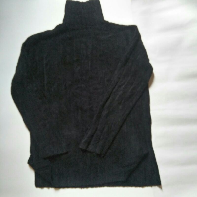 Áo len chui đầu màu đen secondhand