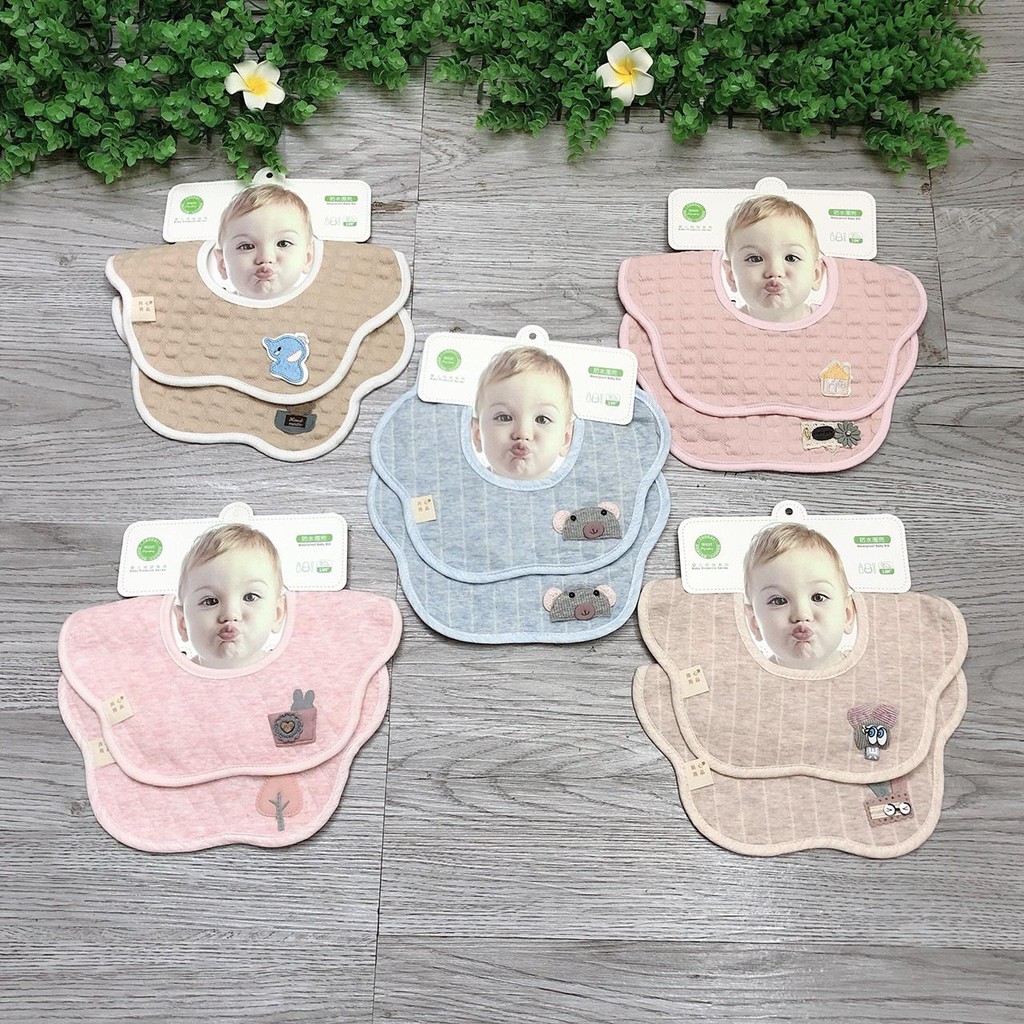 1 yếm tròn xoay 360 độ xốp chống thấm