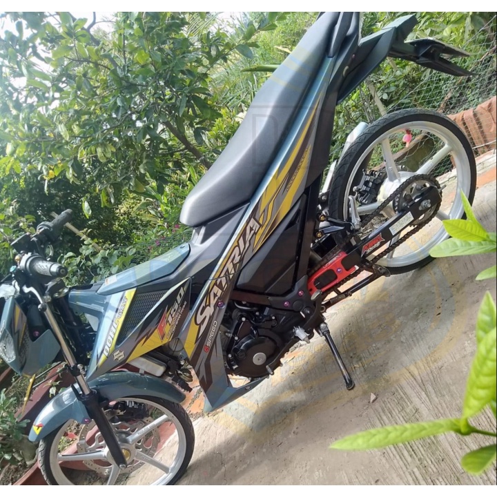 ( Quí khách vui lòng mang ra tiệm cho thợ dán ) Tem satria fi dán xanh ngọc lục bảo