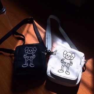 Túi mini Kaws
