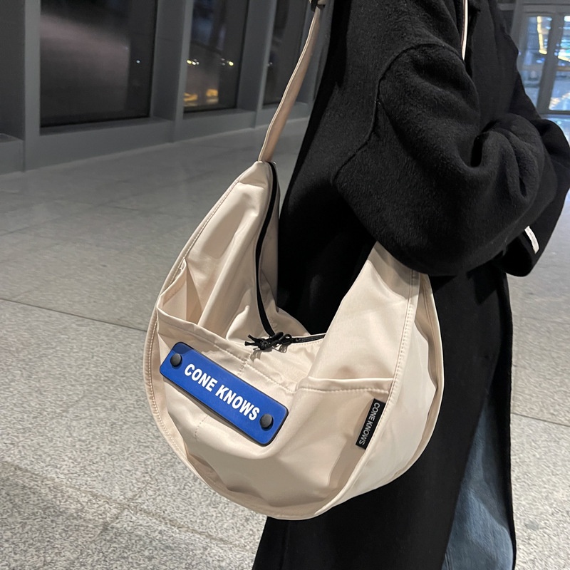 Túi Đeo Chéo Vải canvas Sức Chứa Lớn Mẫu Mới Mùa Thu/ Đông 2021 Phong Cách Joker Cho Nữ