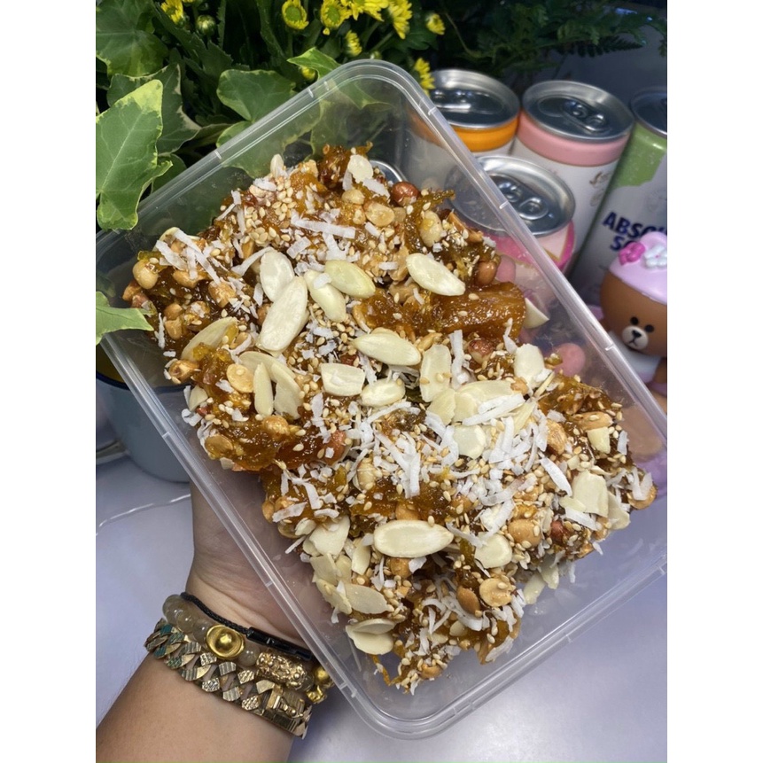 Mứt khóm hạnh nhân hộp 500gr